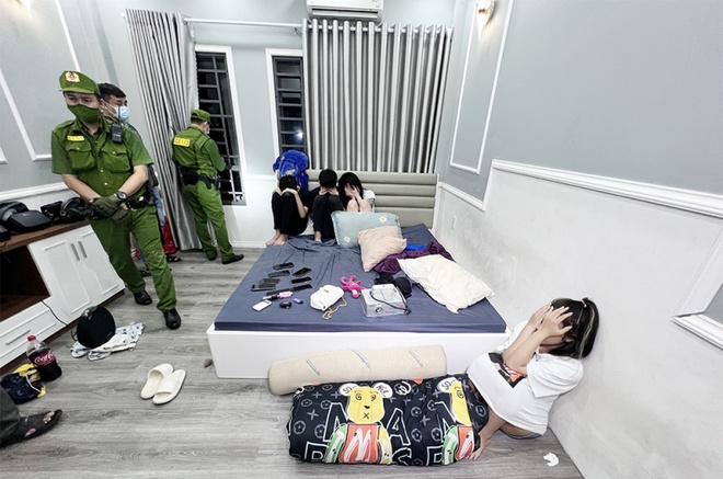 An ninh - Hình sự - Phát hiện nhóm thanh niên tổ chức “tiệc trắng” tại một căn hộ đi thuê ở An Giang (Hình 3).