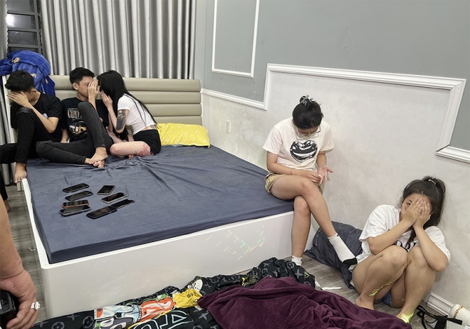 An ninh - Hình sự - Phát hiện nhóm thanh niên tổ chức “tiệc trắng” tại một căn hộ đi thuê ở An Giang (Hình 2).