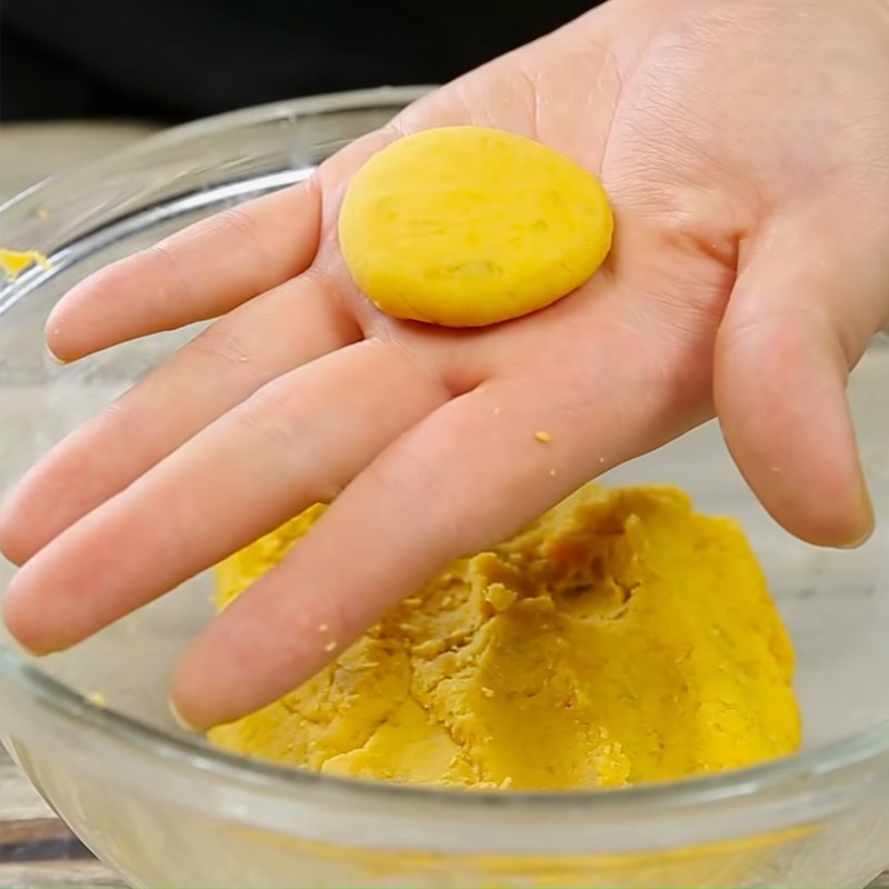 Ăn - Chơi - Bật mí công thức làm bánh khoai lang nghệ mềm dai, bùi ngọt vị tự nhiên (Hình 5).