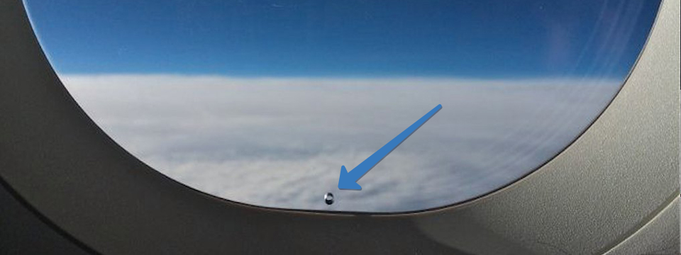 Tâm sự gỡ rối - Tác dụng không ngờ của lỗ nhỏ trên cửa sổ máy bay
