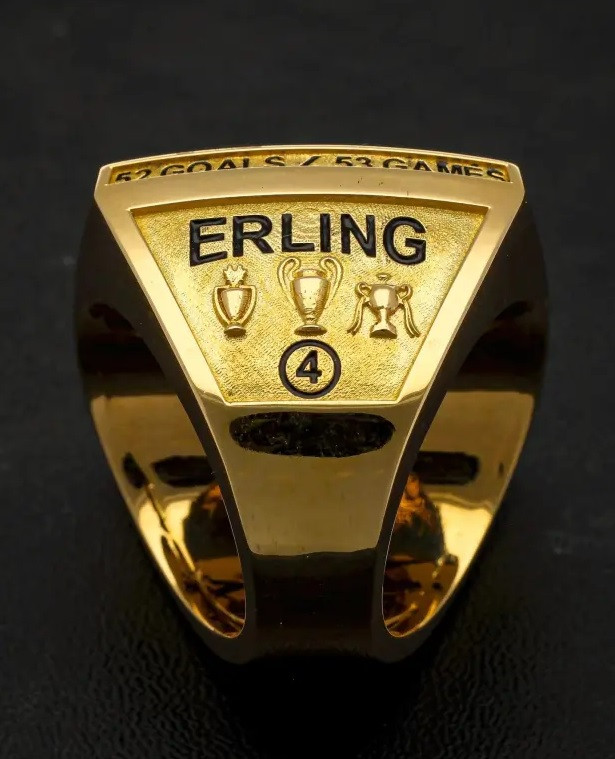Bóng đá - Cận cảnh chiếc nhẫn vàng giá trị mà Erling Haaland vừa được tặng (Hình 2).