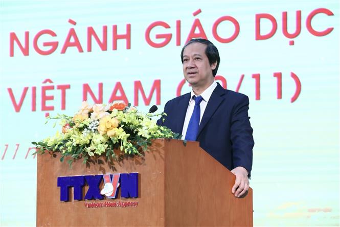 Chuyện học đường - Bộ trưởng Nguyễn Kim Sơn: Thầy cô phát huy trí lực tô điểm vẻ đẹp người giáo viên nhân dân