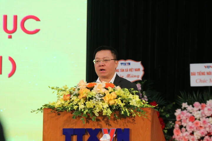 Chuyện học đường - Bộ trưởng Nguyễn Kim Sơn: Thầy cô phát huy trí lực tô điểm vẻ đẹp người giáo viên nhân dân (Hình 2).
