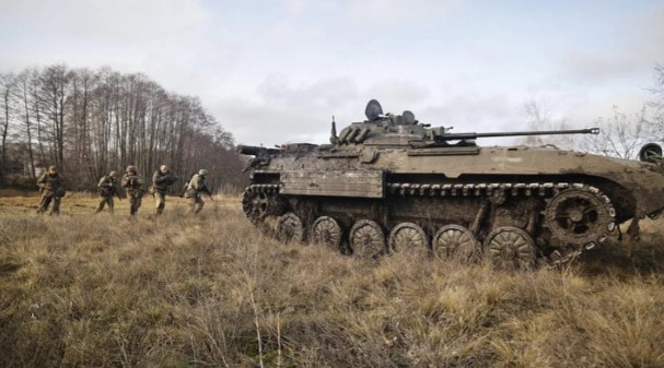 Tin thế giới - 5 lữ đoàn thiết giáp của Ukraine không được trang bị đủ xe bọc thép và xe chiến đấu bộ binh