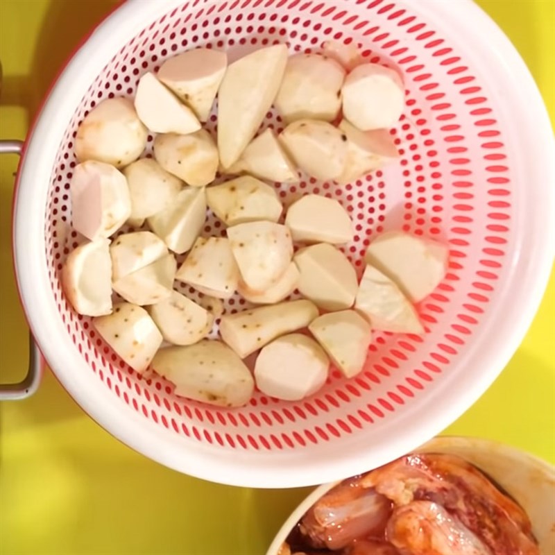 Ăn - Chơi - Cách nấu canh khoai sọ thịt gà đơn giản thơm ngon (Hình 5).