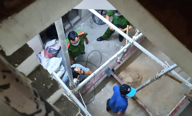 An ninh - Hình sự - Người đàn ông bị bắn khi đang sơn tháp chuông nhà thờ ở TP.HCM: Nạn nhân tường trình gì?