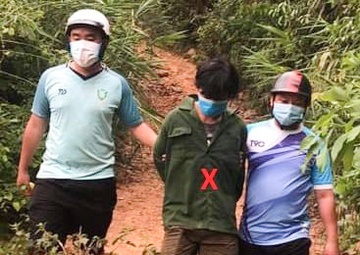 An ninh - Hình sự - Bắt đối tượng trốn truy nã tại vùng núi Đà Nẵng: Sống dưới 'vỏ bọc' người thu hái hạt ươi bay