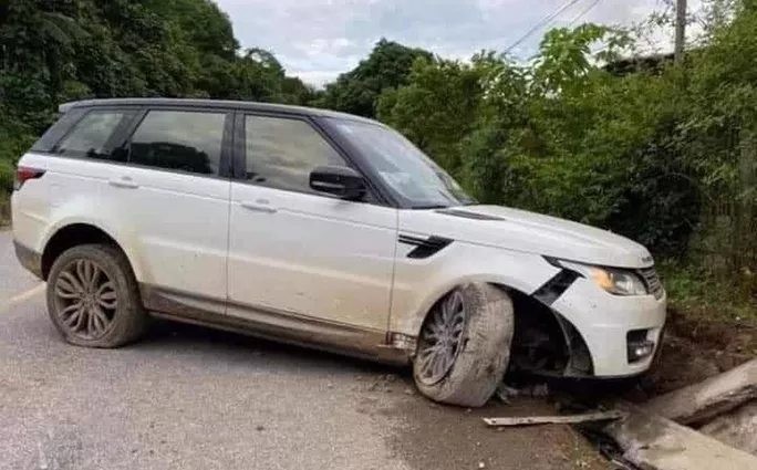 Tin trong nước - Tin tức tai nạn giao thông ngày 3/8: Huấn Hoa Hồng lái 'siêu xe' Range Rover gặp tai nạn ở Yên Bái