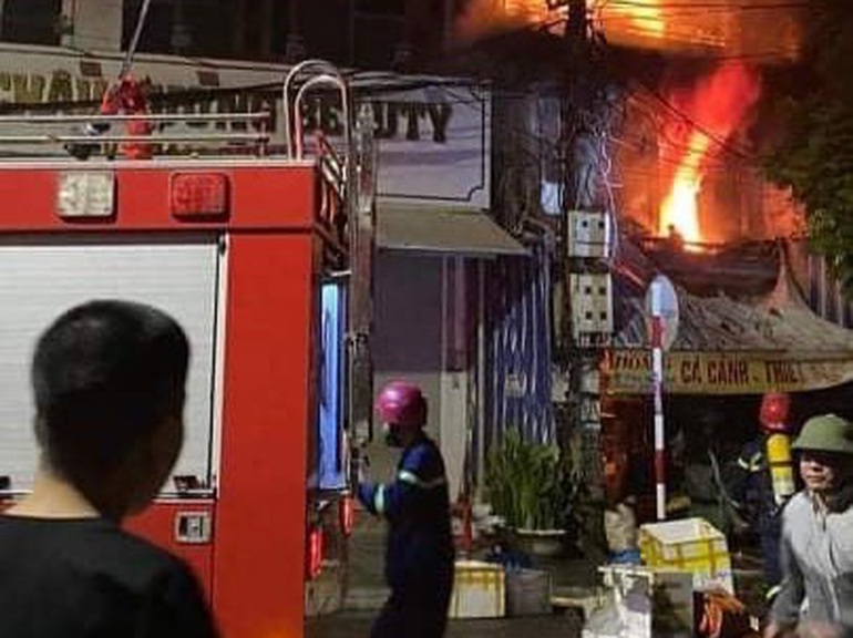 Tin trong nước - Hiện trường vụ cháy nhà trong đêm ở Thanh Hóa, 3 người trong một gia đình tử vong