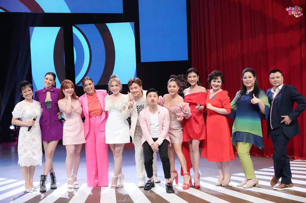 Tin tức giải trí - Phương Vy Idol hát live bản hit 'Lúc mới yêu' trên sân khấu Ký Ức Vui Vẻ