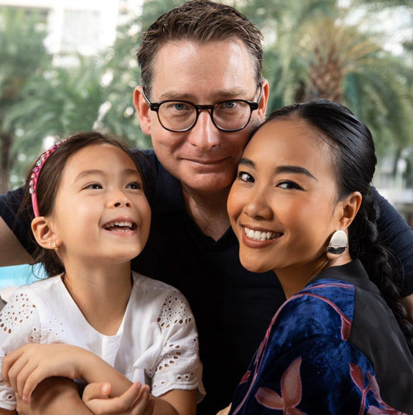 "Chị đẹp" Đoan Trang khoe nhà ở Singapore, góc bếp "triệu đô" có gì khiến bao bà nội trợ "chỉ biết ước"