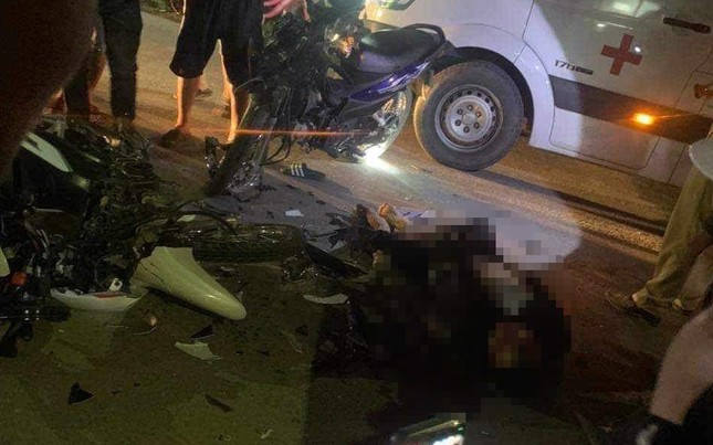 Tin trong nước - Hiện trường vụ xe máy tông nhau nát bét ở Hưng Yên, 2 người tử vong (Hình 2).