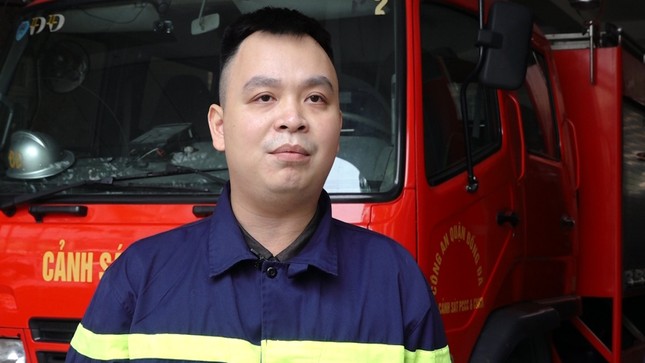 Tin trong nước - Vụ cháy nhà 5 tầng ở Hà Nội: Cảnh sát PCCC kể lại 'phút sinh tử' cứu 2 bà cháu mắc kẹt (Hình 2).