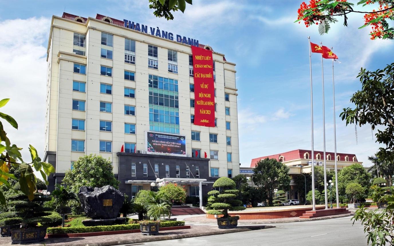 Kinh doanh - Kỳ lạ công ty Việt Hồng trúng thầu tại than Vàng Danh khi không xem được Hồ sơ mời thầu