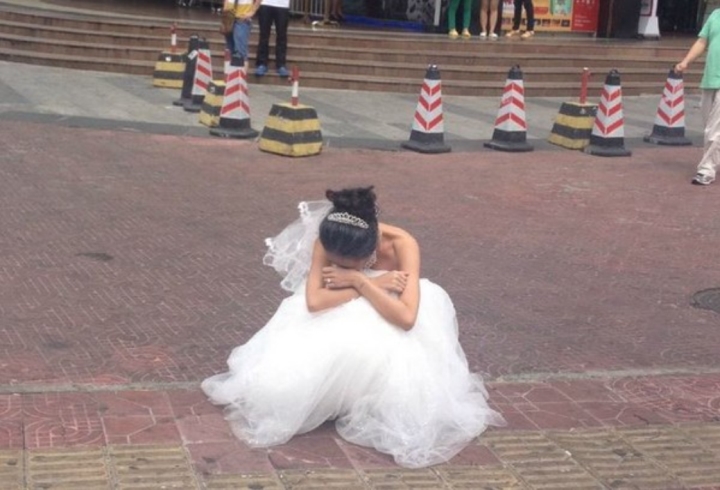 Cô gái hóa trang thành bà lão đi chụp ảnh cưới, phản ứng của bạn trai gây tranh cãi - Ảnh 3.