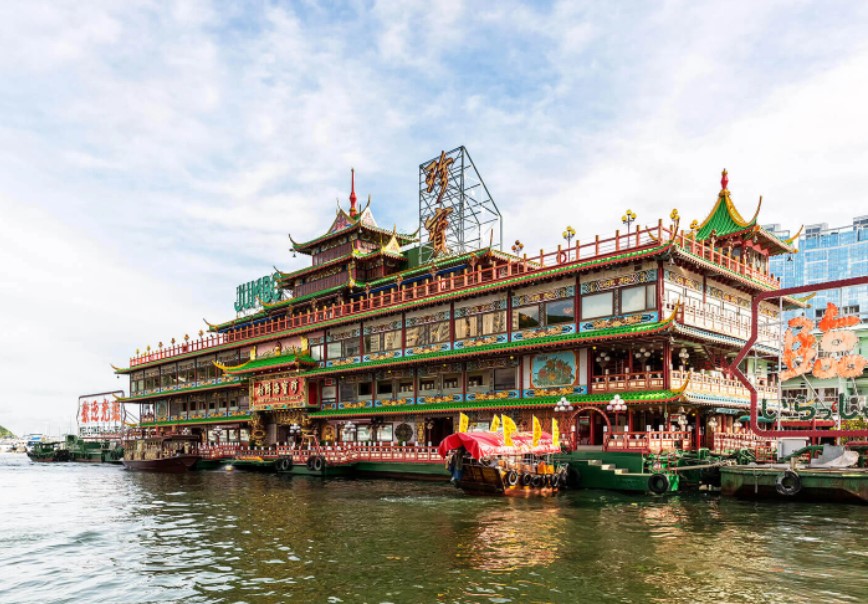 Cộng đồng mạng - Nhà hàng nổi huyền thoại của Hong Kong lật úp trên biển