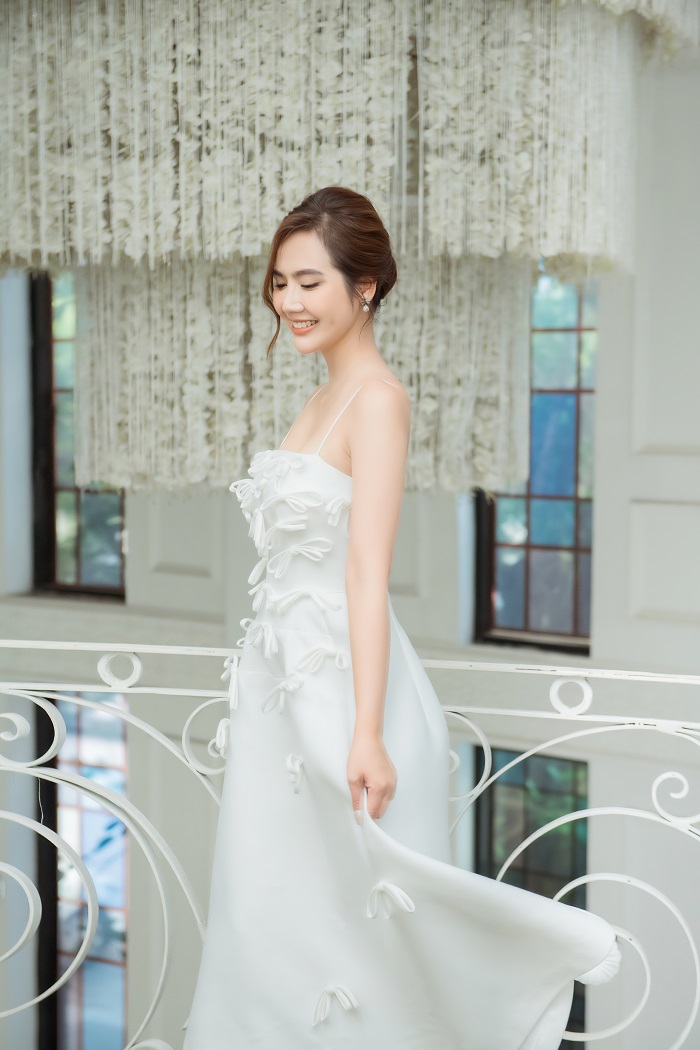 Cộng đồng mạng - Phan Minh Huyền diện váy trắng xinh đẹp như công chúa, tự lái xe đi sự kiện (Hình 5).