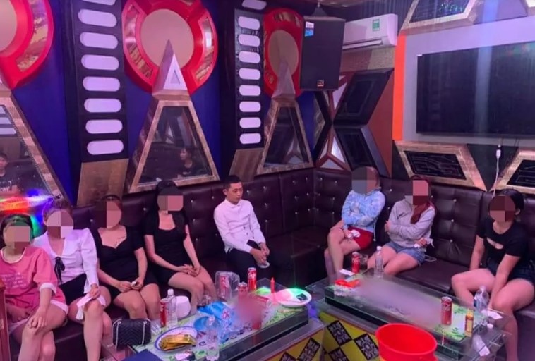 An ninh - Hình sự - Phát hiện 12 nam nữ thanh niên “bay lắc” trong quán karaoke ở Bình Dương