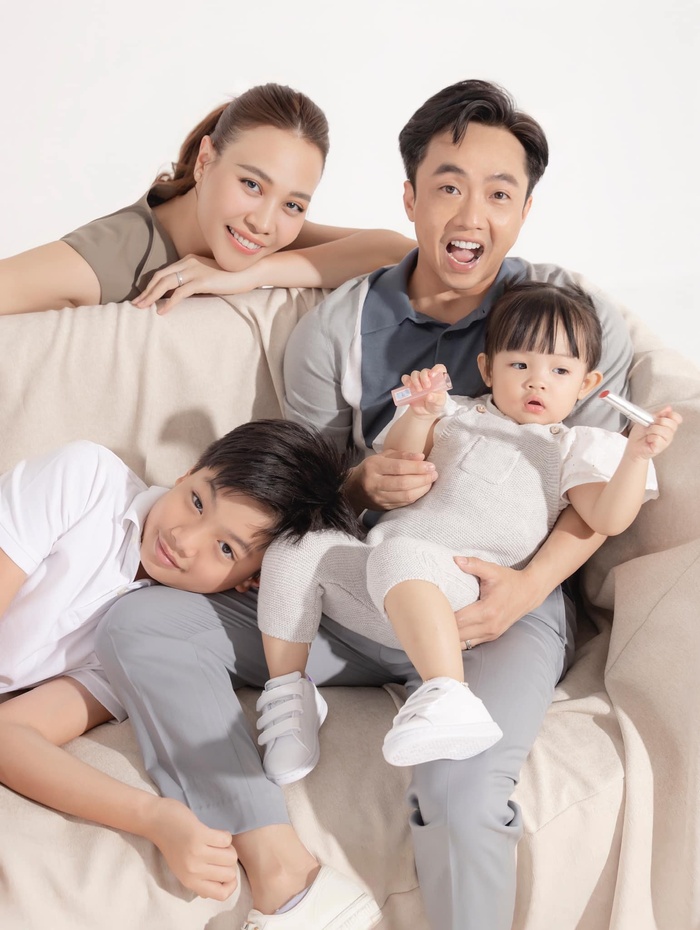 Tin tức giải trí - Cường Đô La khoe loạt ảnh gia đình hạnh phúc, diện mạo Subeo gây chú ý (Hình 2).