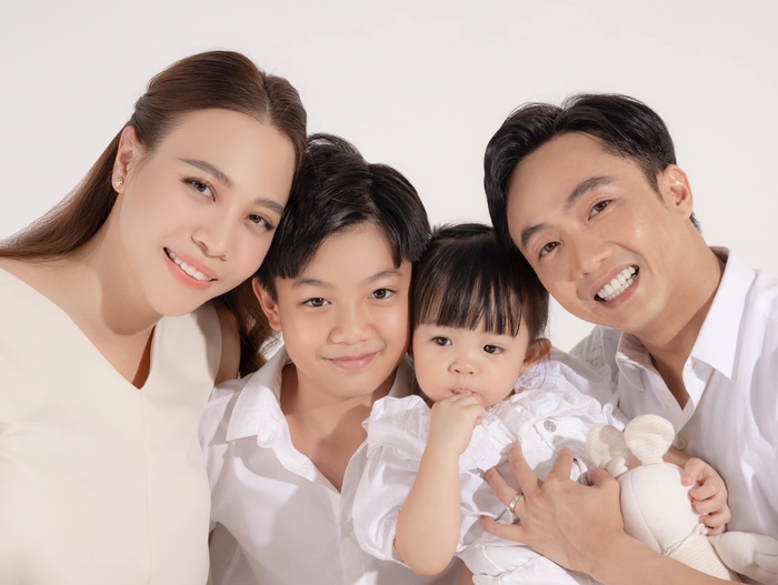Tin tức giải trí - Cường Đô La khoe loạt ảnh gia đình hạnh phúc, diện mạo Subeo gây chú ý