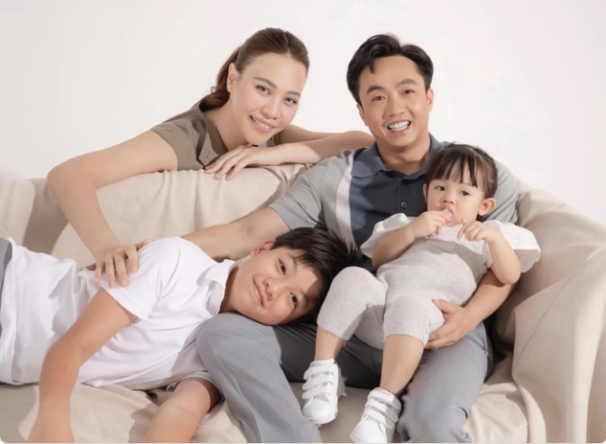 Tin tức giải trí - Cường Đô La khoe loạt ảnh gia đình hạnh phúc, diện mạo Subeo gây chú ý (Hình 3).