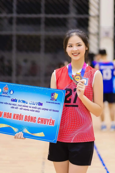 nhan sac trong veo cua hoa khoi bong chuyen tham du miss world vietnam 2023