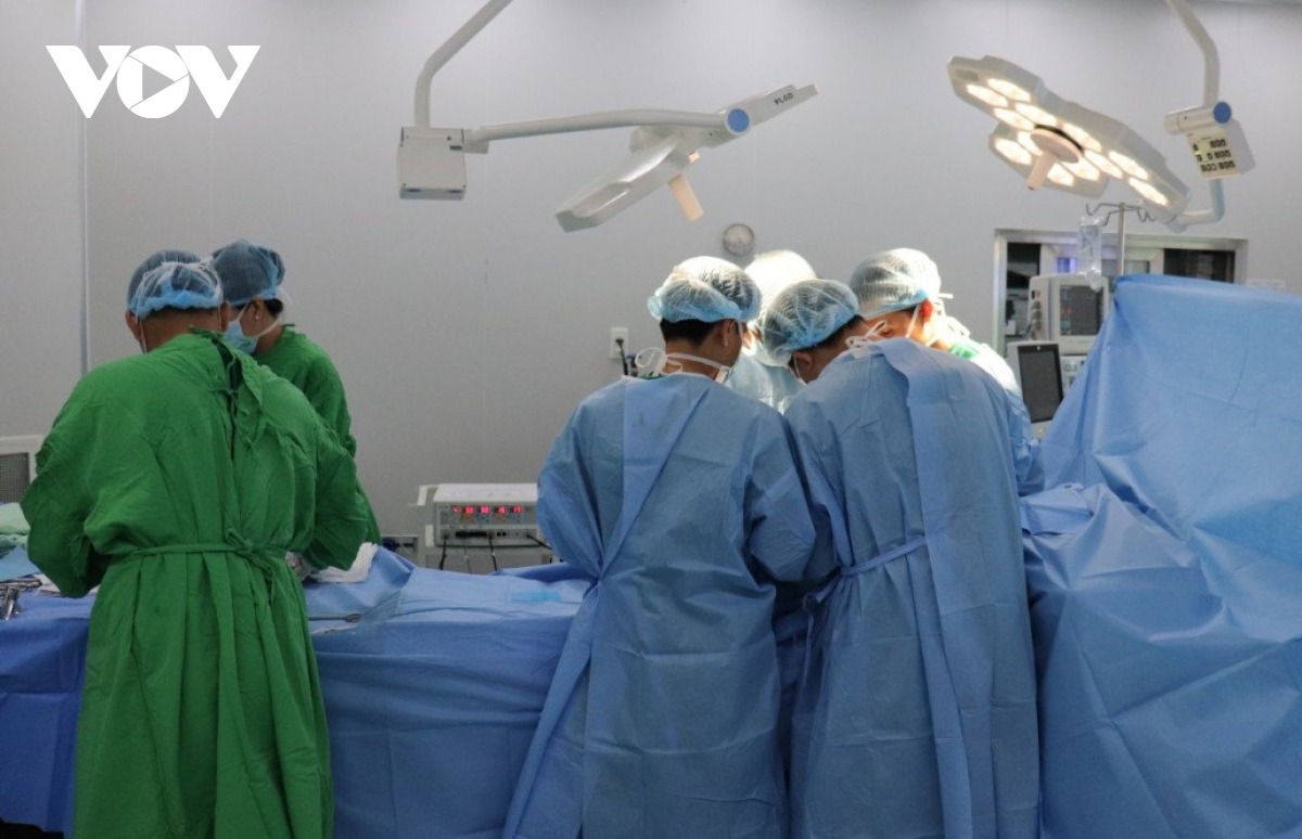 Sức khoẻ - Làm đẹp - Tin tức đời sống mới nhất ngày 4/12: Phẫu thuật lấy khối u xơ nặng hơn 6kg cho bệnh nhân ở Tiền Giang