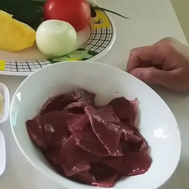 Cách làm món tim bò xào dứa đơn giản như thế nào?
