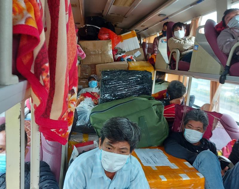 An ninh - Hình sự - Thừa Thiên - Huế: Phát hiện xe khách giường nằm chở lượng lớn hàng hóa nhập lậu
