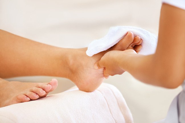 Sức khoẻ - Làm đẹp - Cách chăm sóc bàn chân đúng cách cho bệnh nhân tiểu đường