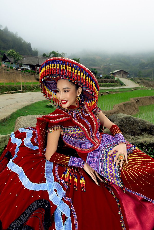 Ấn tượng với trang phục dân tộc dự thi Miss Global 2022 độc đáo của Đoàn  Hồng Trang