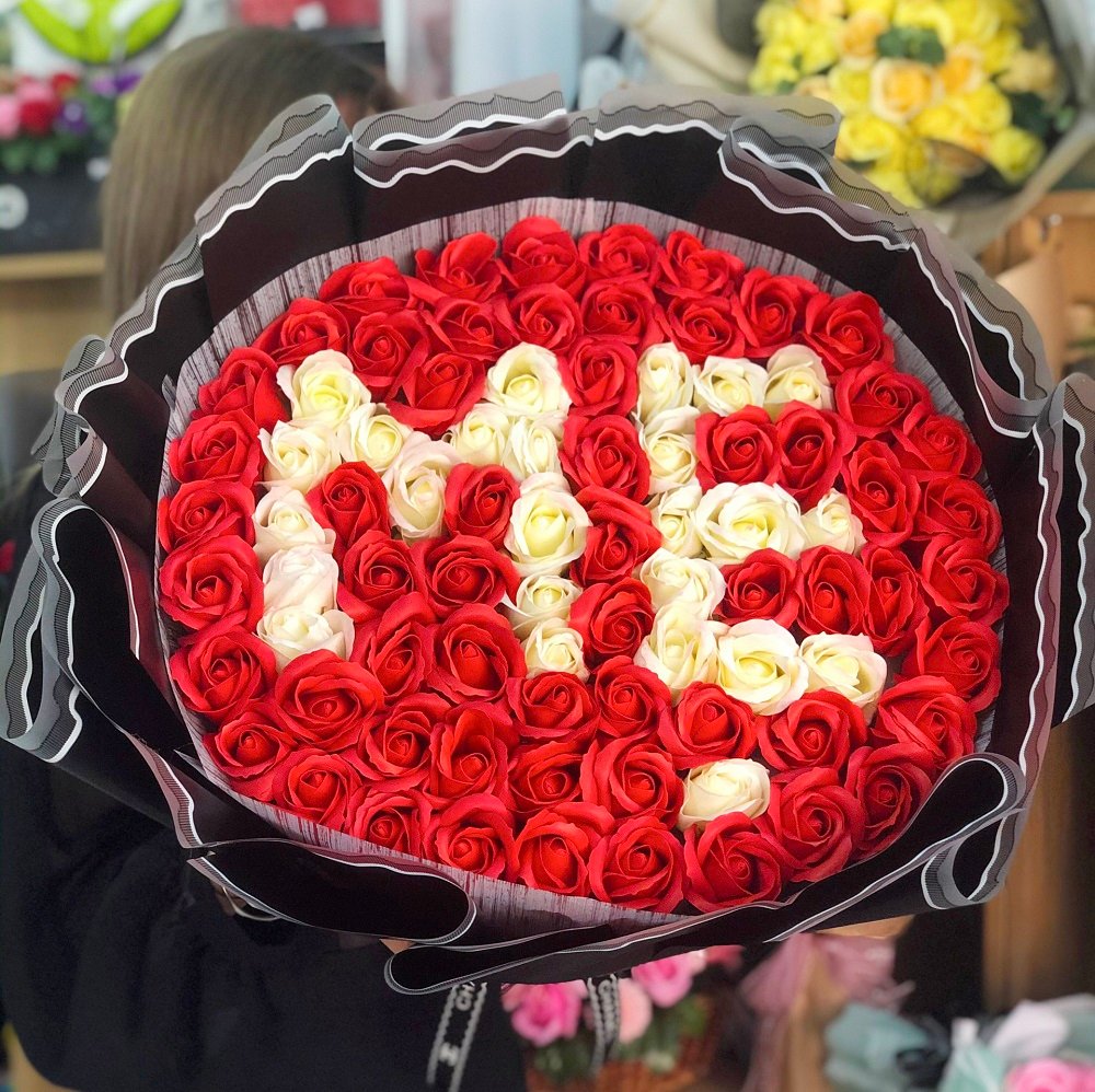 Hãy tạo sự khác biệt cho Ngày Phụ nữ Việt Nam năm nay bằng món quà độc đáo và ý nghĩa dành tặng mẹ của bạn. Bức ảnh hoa 20/10 được chọn lọc kỹ càng với những loài hoa đẹp nhất và sắc sảo nhất. Với màu sắc tươi tắn và thiết kế đẹp mắt, chắc chắn rằng bạn sẽ khiến mẹ bạn cảm thấy rất vui và hạnh phúc.