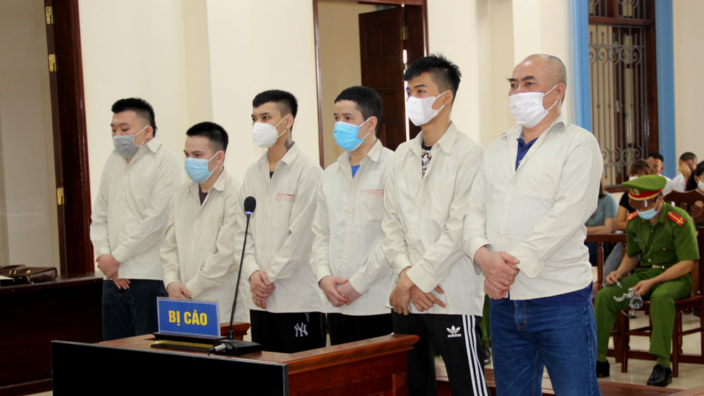 Tình huống pháp luật - Nhóm đối tượng truy sát tài xế taxi ở Bắc Giang lĩnh án