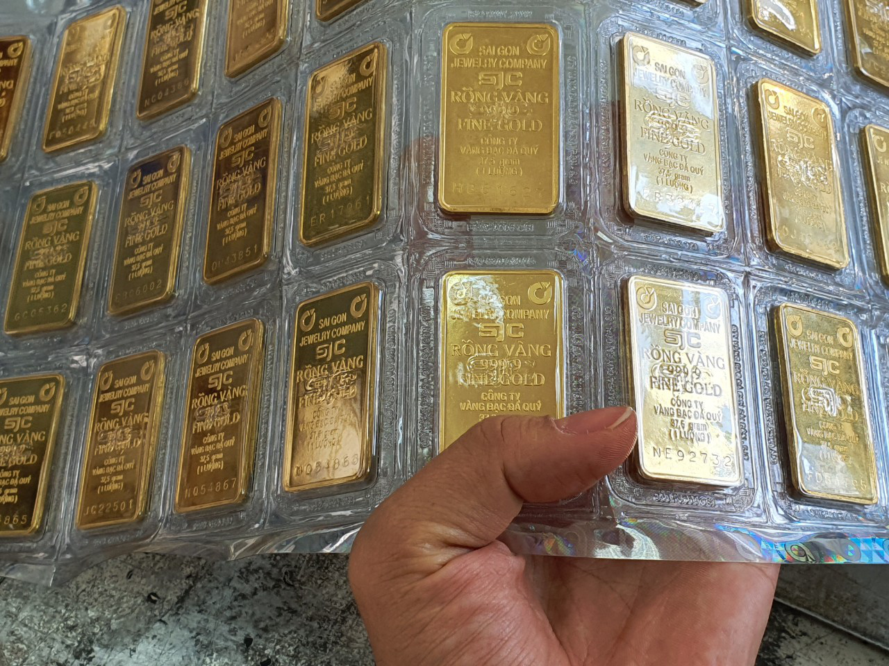 Thị trường - Giá vàng hôm nay ngày 14/9: Giá vàng SJC giảm 50.000 đồng/lượng