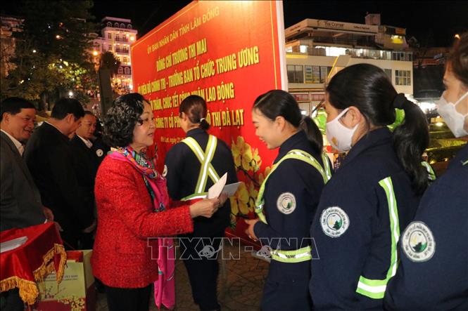 Tin trong nước - Trưởng ban Tổ chức Trung ương Trương Thị Mai chúc Tết công nhân môi trường Đà Lạt