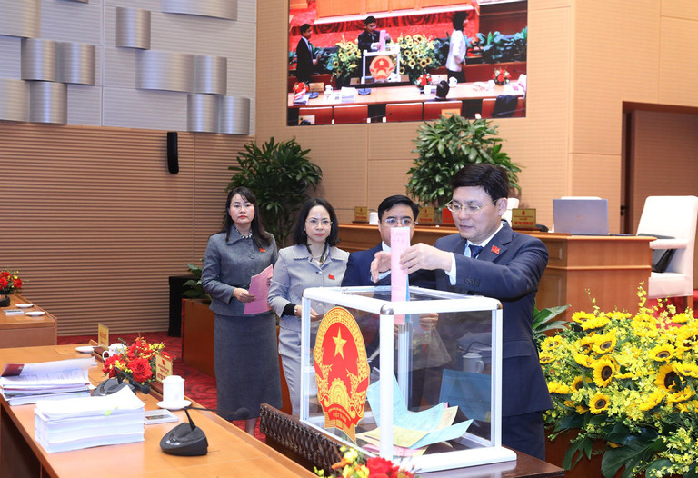 Tin trong nước - Kết quả lấy phiếu tín nhiệm 28 cán bộ chủ chốt của Hà Nội