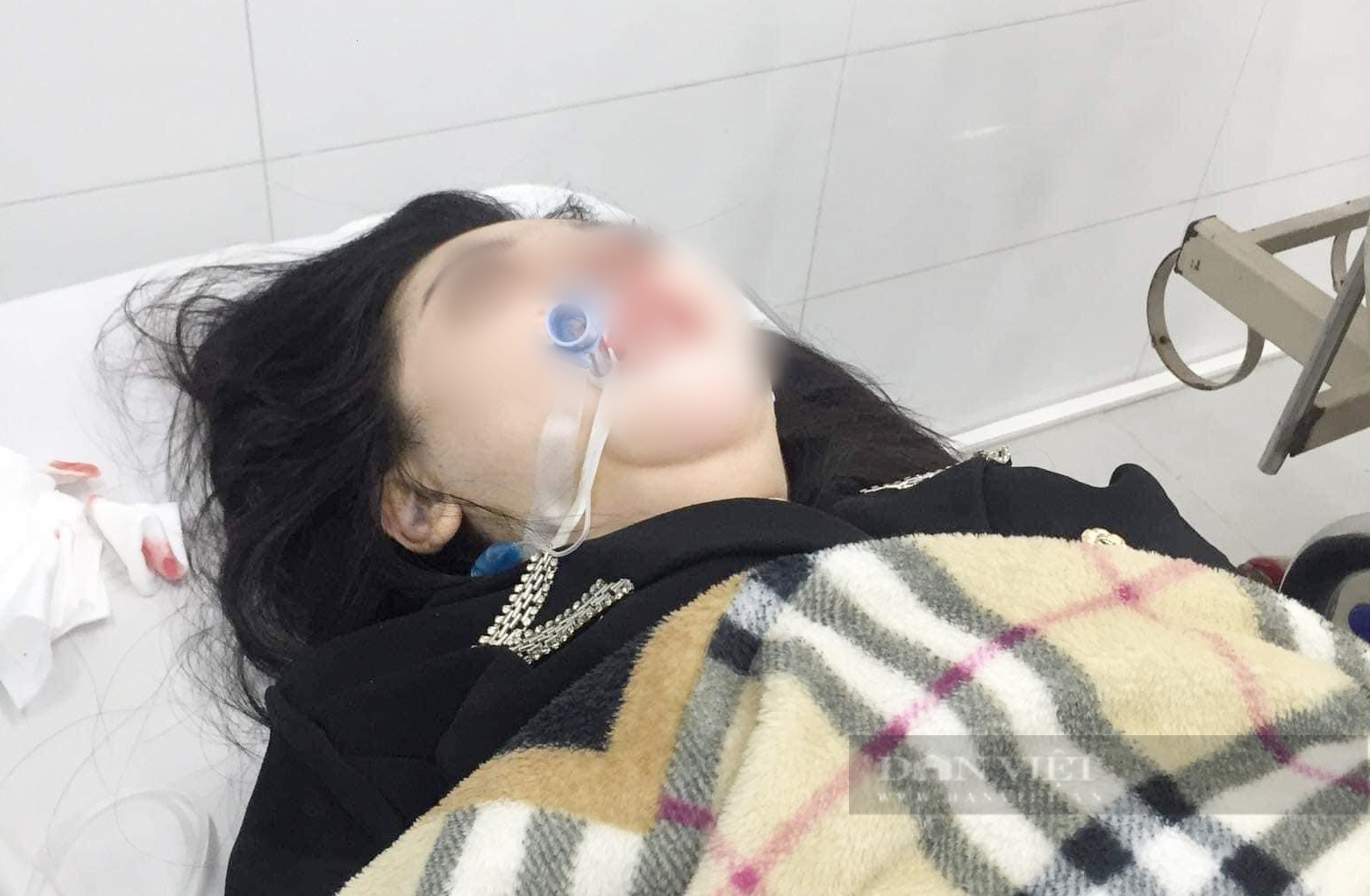 Tin trong nước - Điều tra vụ người mẹ đơn thân 22 tuổi tử vong sau khi nâng mũi ở Hà Nội