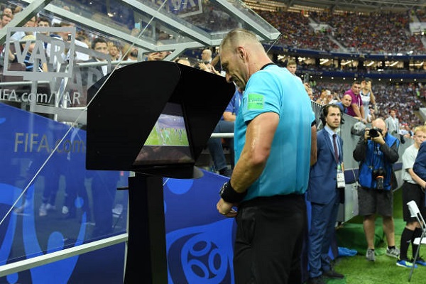 Bóng đá - EURO 2020 áp dụng luật mới nhằm hạn chế việc lạm dụng công nghệ VAR