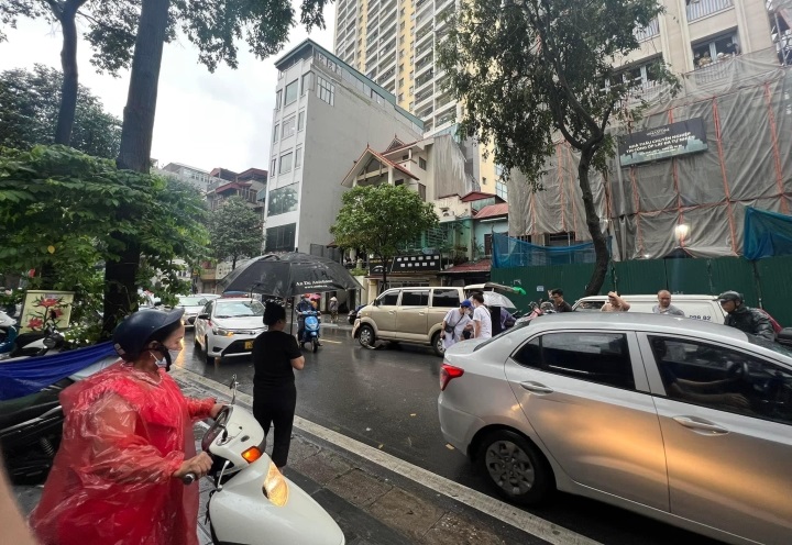 Tin trong nước - Truy tìm nữ tài xế liên quan vụ tai nạn làm một người chết ở Hà Nội