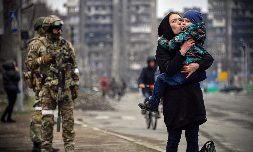 Tin thế giới - Hình ảnh tuổi thơ tàn khốc của trẻ em giữa xung đột Nga-Ukraine (Hình 14).