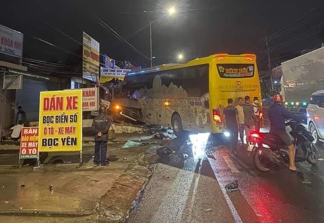 Tin trong nước - Vụ tai nạn 9 người thương vong tại Đồng Nai: Do xe khách vượt ẩu