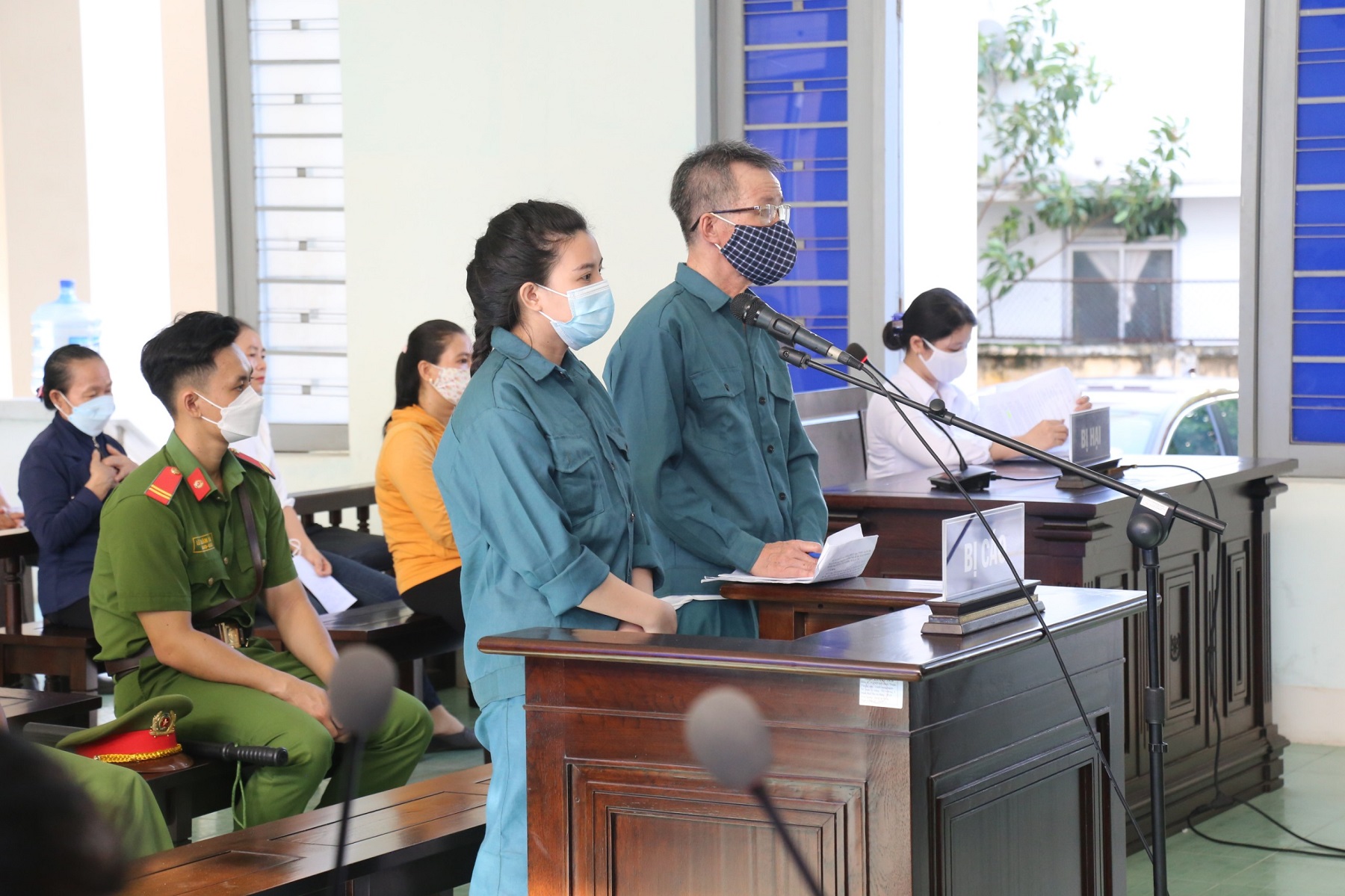 Hồ sơ điều tra - Bình Thuận: Xét xử Trưởng Văn phòng công chứng cùng nữ 9x lừa đảo