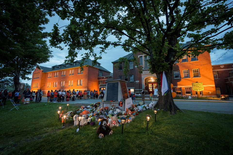 Tin thế giới - Canada: Phát hiện thêm hàng trăm ngôi mộ không chủ ở gần một trường nội trú