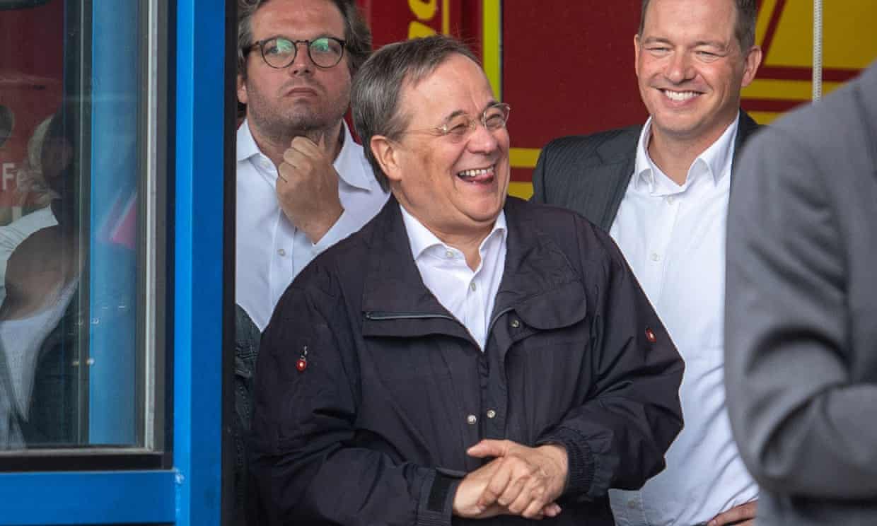 Tin thế giới - Ứng viên thủ tướng Đức kế nhiệm bà Merkel xin lỗi vì bức ảnh cười đùa khi đi thăm vùng lũ (Hình 2).