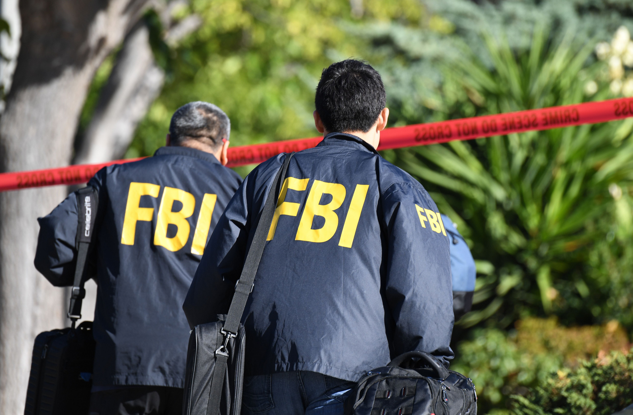 Đặc vụ FBI dùng ảnh "nóng" của đồng nghiệp nữ để dụ tội phạm tình dục