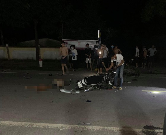 Tin trong nước - Tin tức tai nạn giao thông mới ngày 16/9: Hai xe máy tông nhau trong đêm, 4 người thương vong