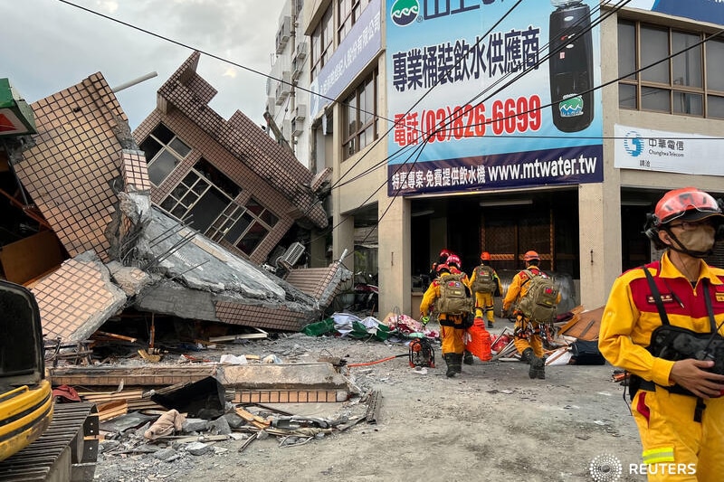Tin thế giới - Động đất 6,8 độ richter ở Đài Loan khiến tàu trật bánh, nhiều toà nhà đổ sập 
