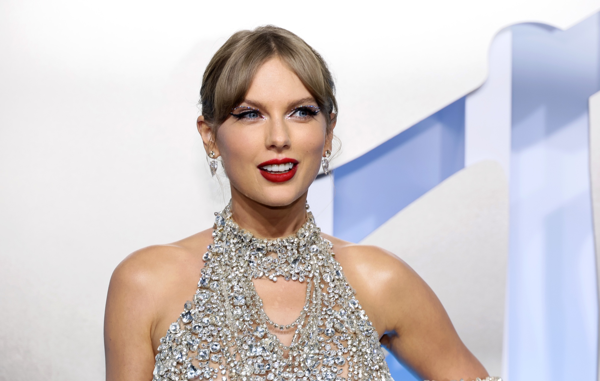 Giải trí - Taylor Swift thành nghệ sĩ đầu tiên 'chiếm trọn' top 10 BXH Billboard Hot 100