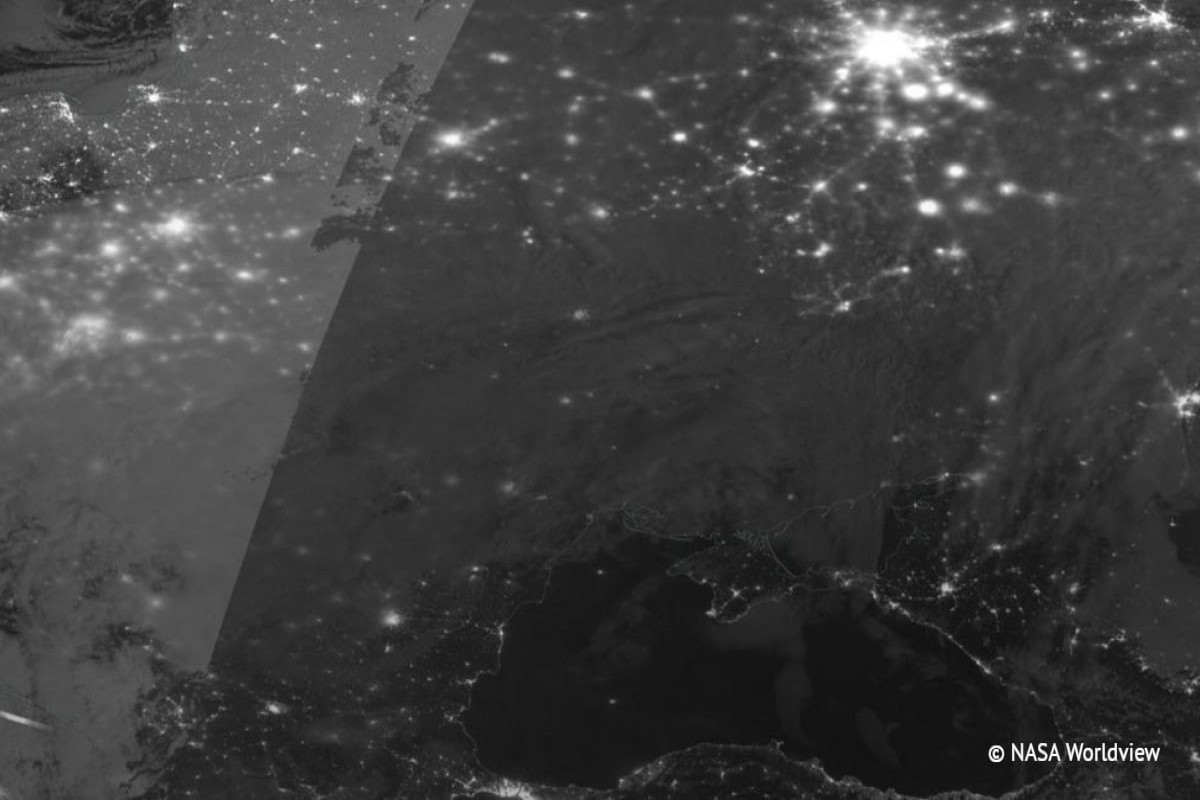Ảnh vệ tinh chụp khoảnh khắc Ukraine chìm trong bóng tối vì mất điện