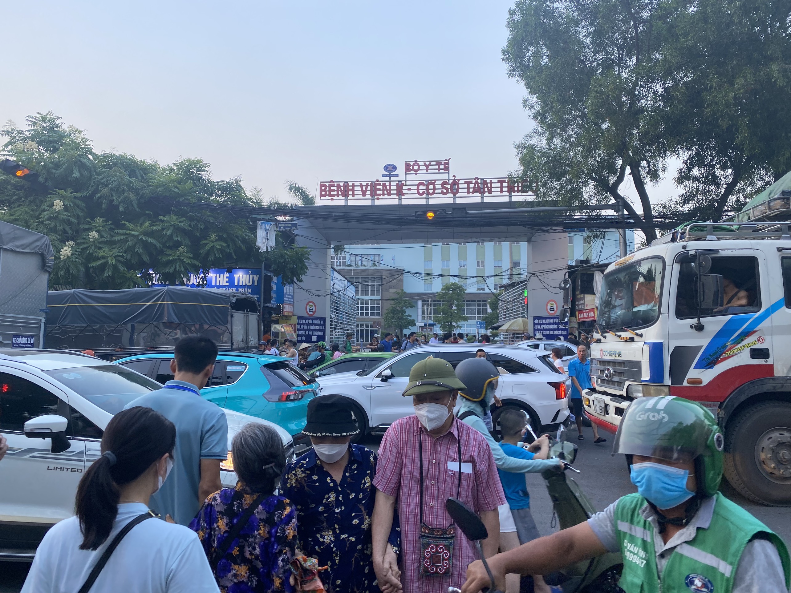 Tin trong nước - Nhức nhối tình trạng mất an ninh, trật tự tại cổng Bệnh viện K cơ sở Tân Triều (Hình 2).